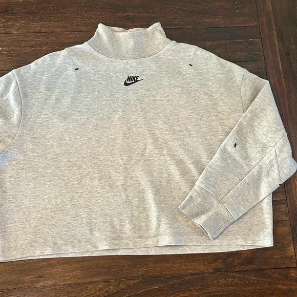 Nike Sportswear Tech Fleece Women's Oversized Turtleneck Sweatshirt - Light Gray - Picture 5 of 15